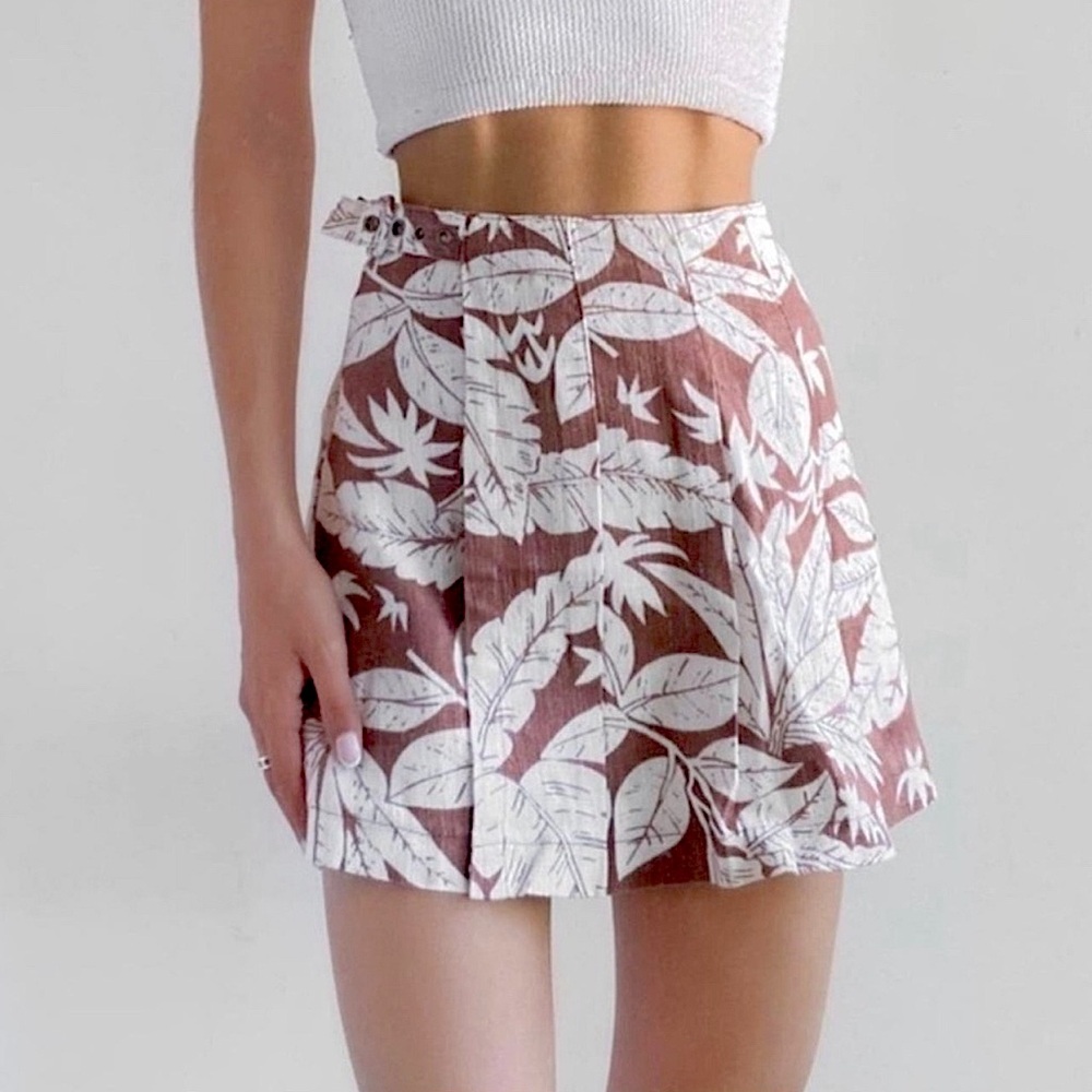 URBAN OUTFITTERS Skirt Size Medium Tropical Leaf Coastal Mini Size Buckle Brown